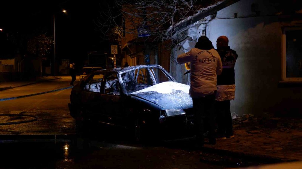 Edirne'de feci kaza: Otomobildeki 4 kişi yanarak can verdi