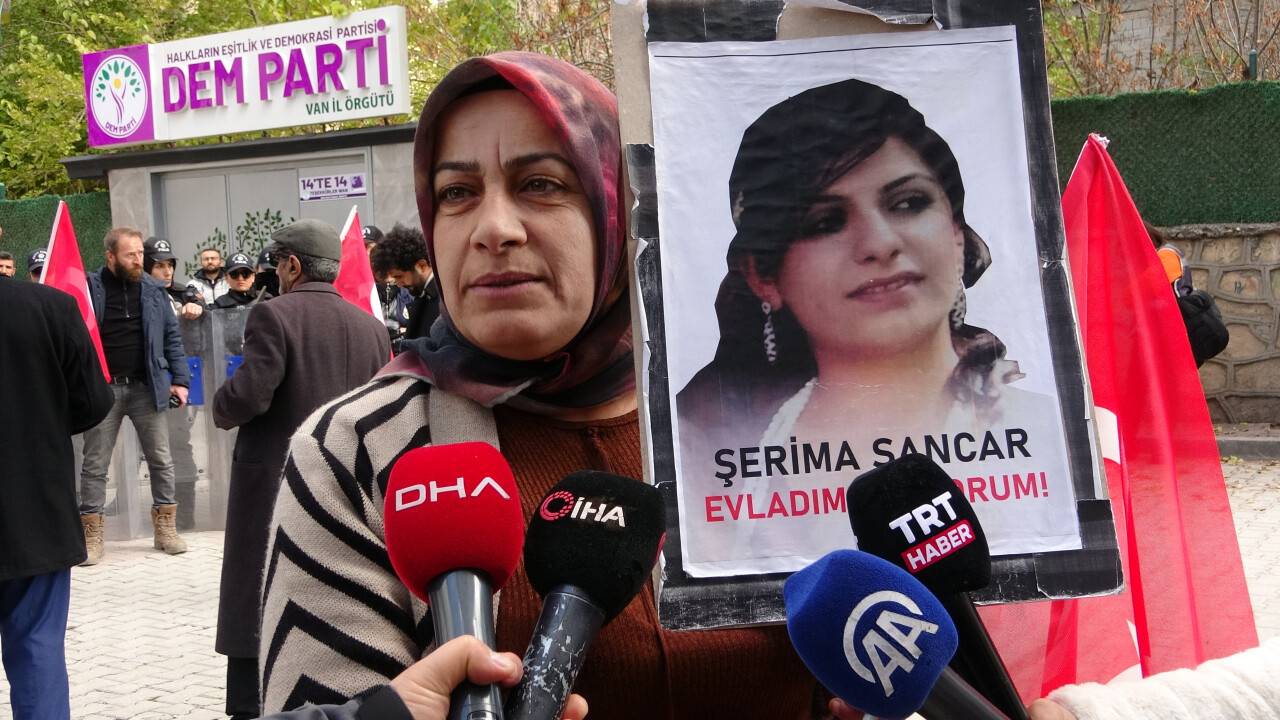 Vanlı annelerin evlat nöbeti sürüyor