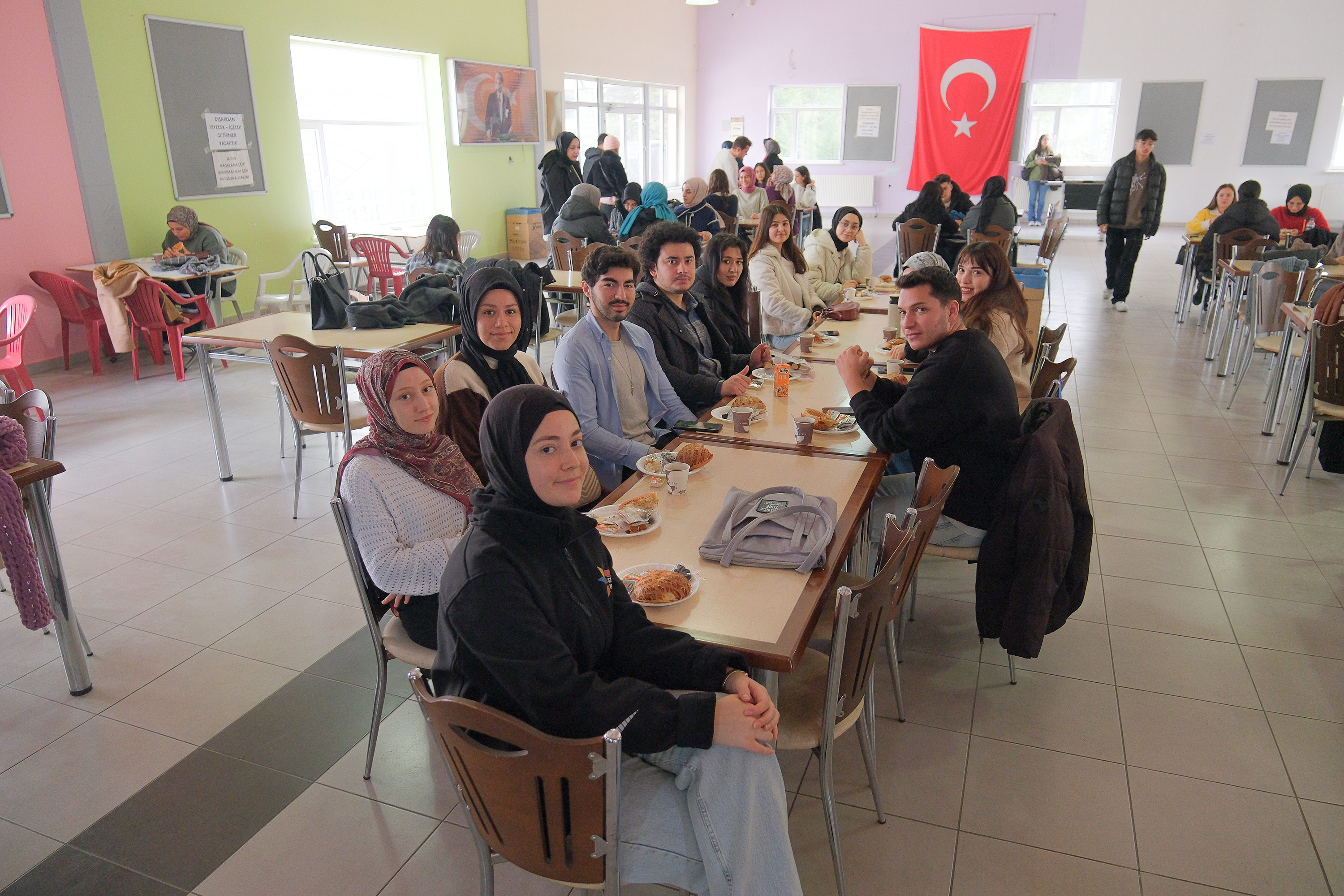 Konya Büyükşehir Gençlik Meclisi, üniversite öğrencileri için "Fakülte Kahvaltıları" düzenliyor