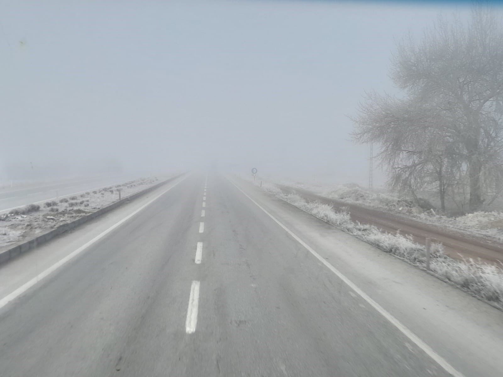 Konya Karapınar’da yoğun sis, trafiği zor durumda bıraktı