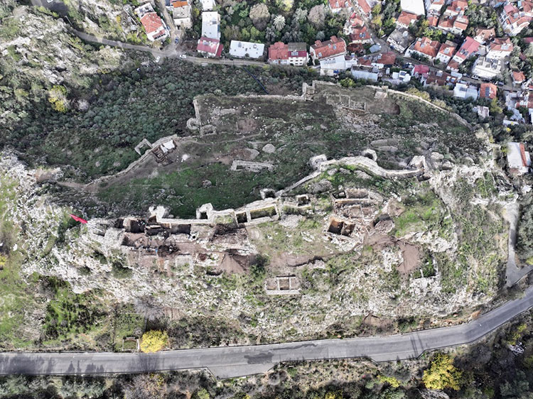 Fethiye Kalesi’nde 2 bin 600 yıllık tarihe ışık tutan buluntular ortaya çıkarıldı