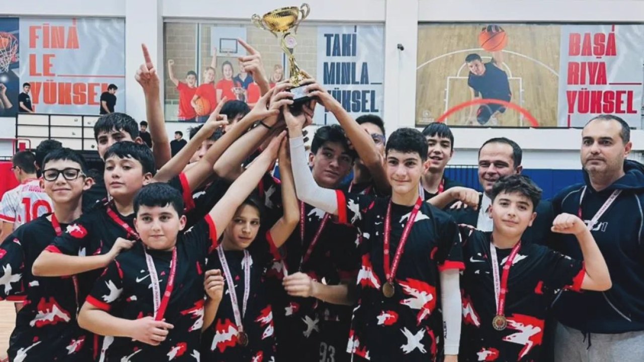 Yıldız erkeklerde voleybol heyecanı yaşandı