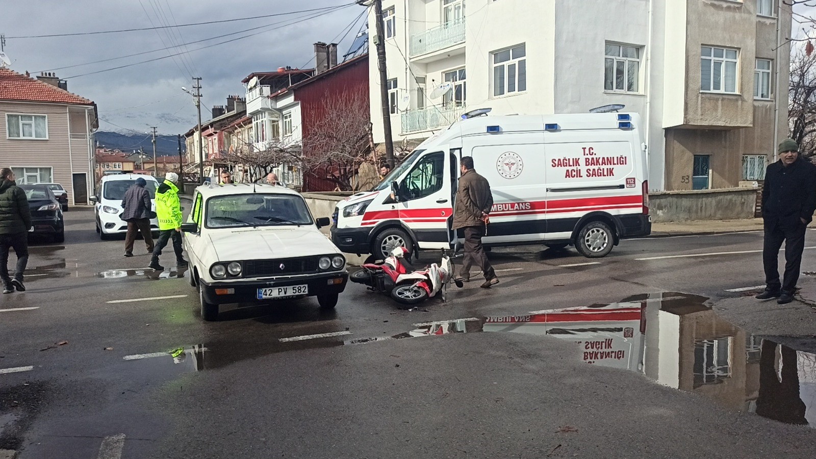 Konya'da elektrikli bisiklet ile otomobil çarpıştı: 1 yaralı