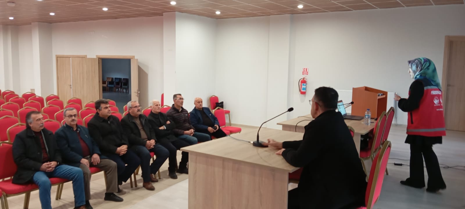 Yunak'ta "şiddet ve mücadele" semineri