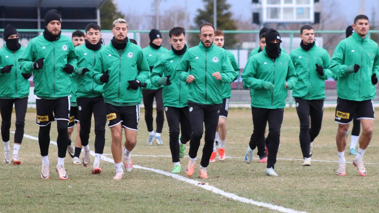 1922 Konyaspor günü çift idmanla değerlendirdi