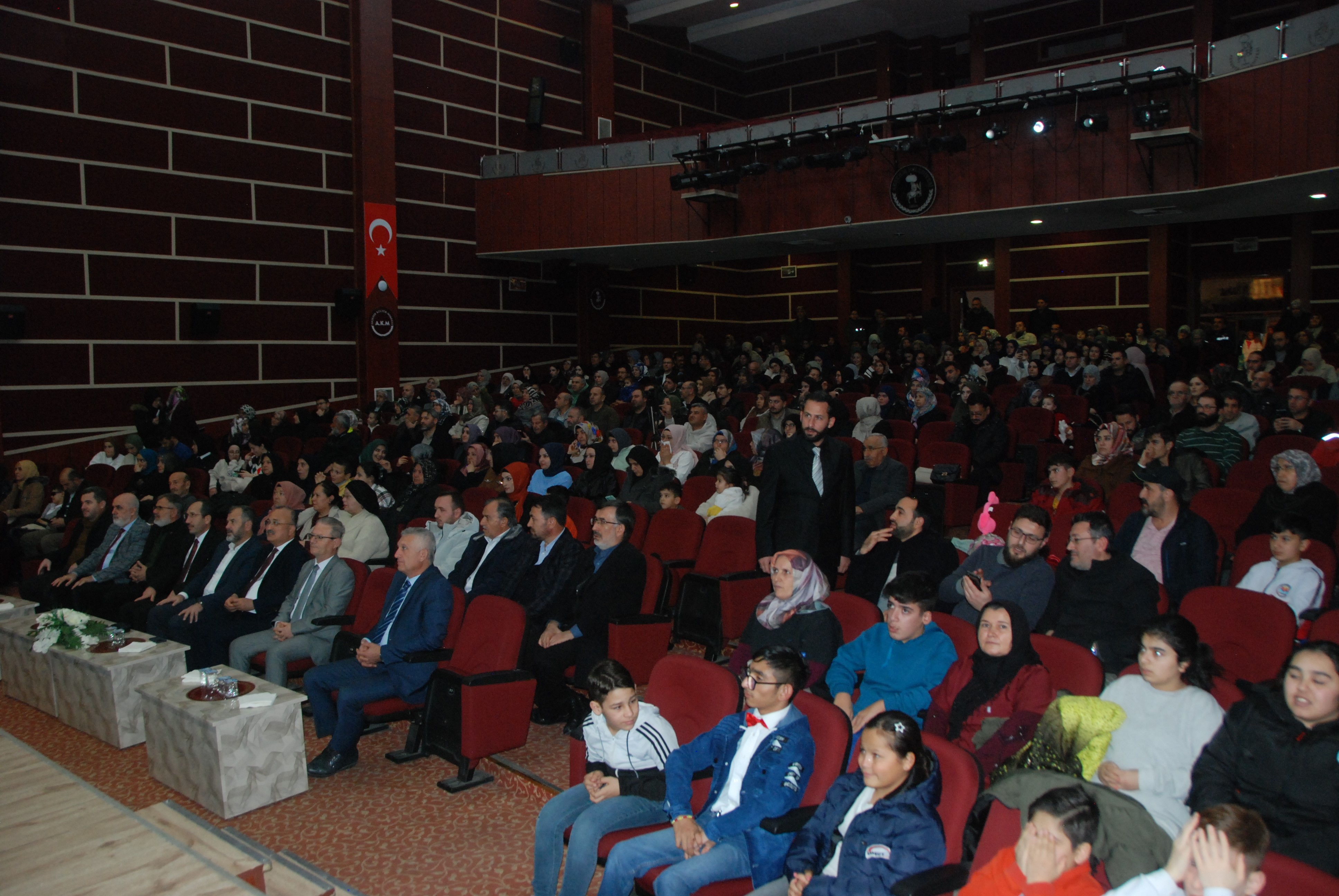 Akşehir’de "Modern Çağın Sorunu: Baba Yoksunluğu" konferansı düzenlendi