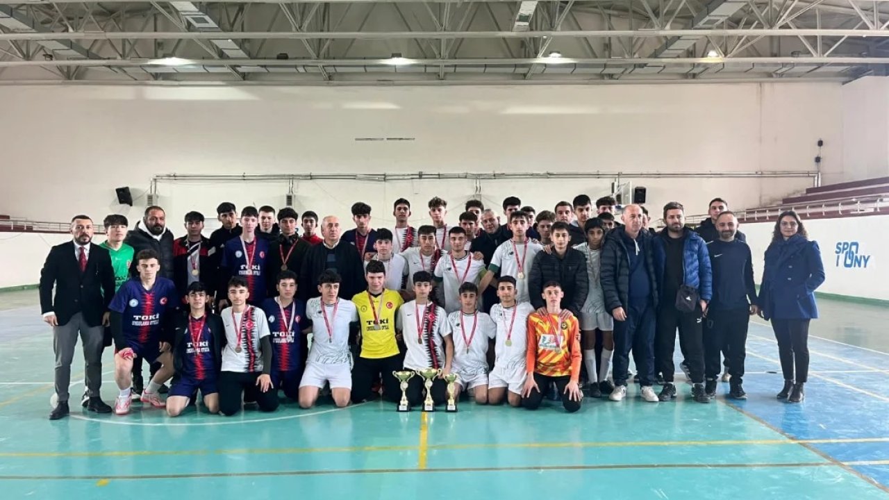 İlçelerde futsal müsabakaları sona erdi