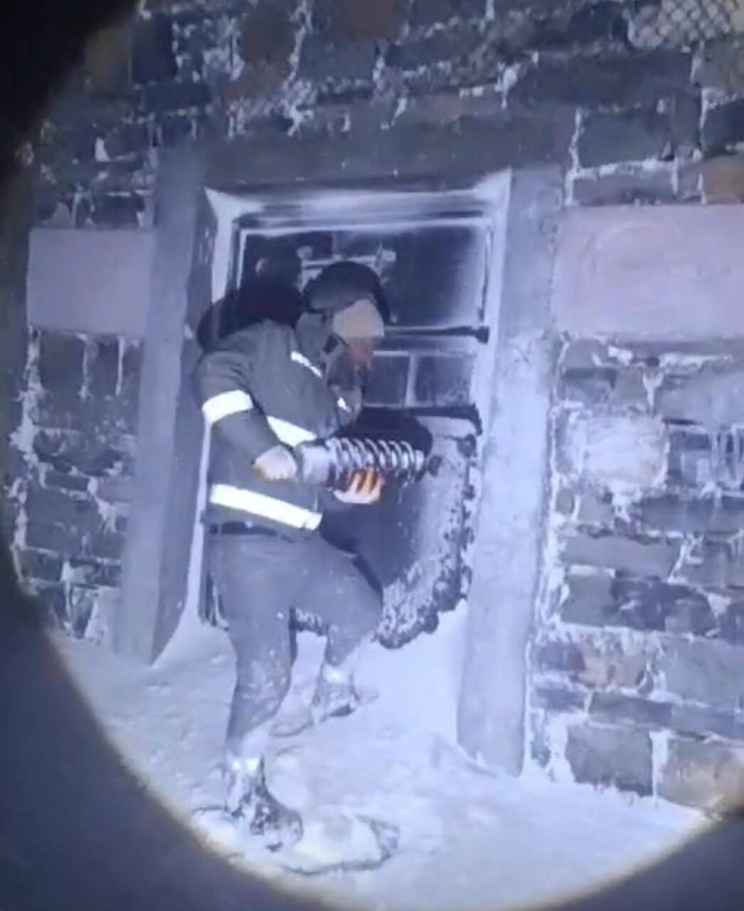 Fırtına ve tipiye yakalanan ekipler ölümden döndü