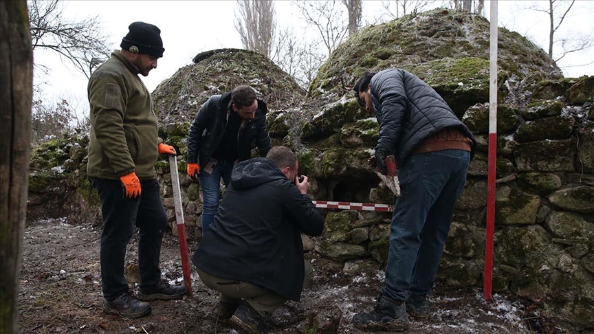 Kastamonu'daki UNESCO Dünya Mirası Mahmut Bey Camisi yanındaki hamamda kurtarma kazıları devam ediyor