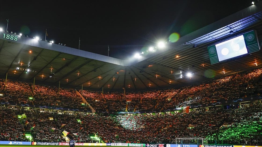 İki yüzlü UEFA'nın cezaları Celtic taraftarını yıldırmıyor! Filistin'e tam destek!