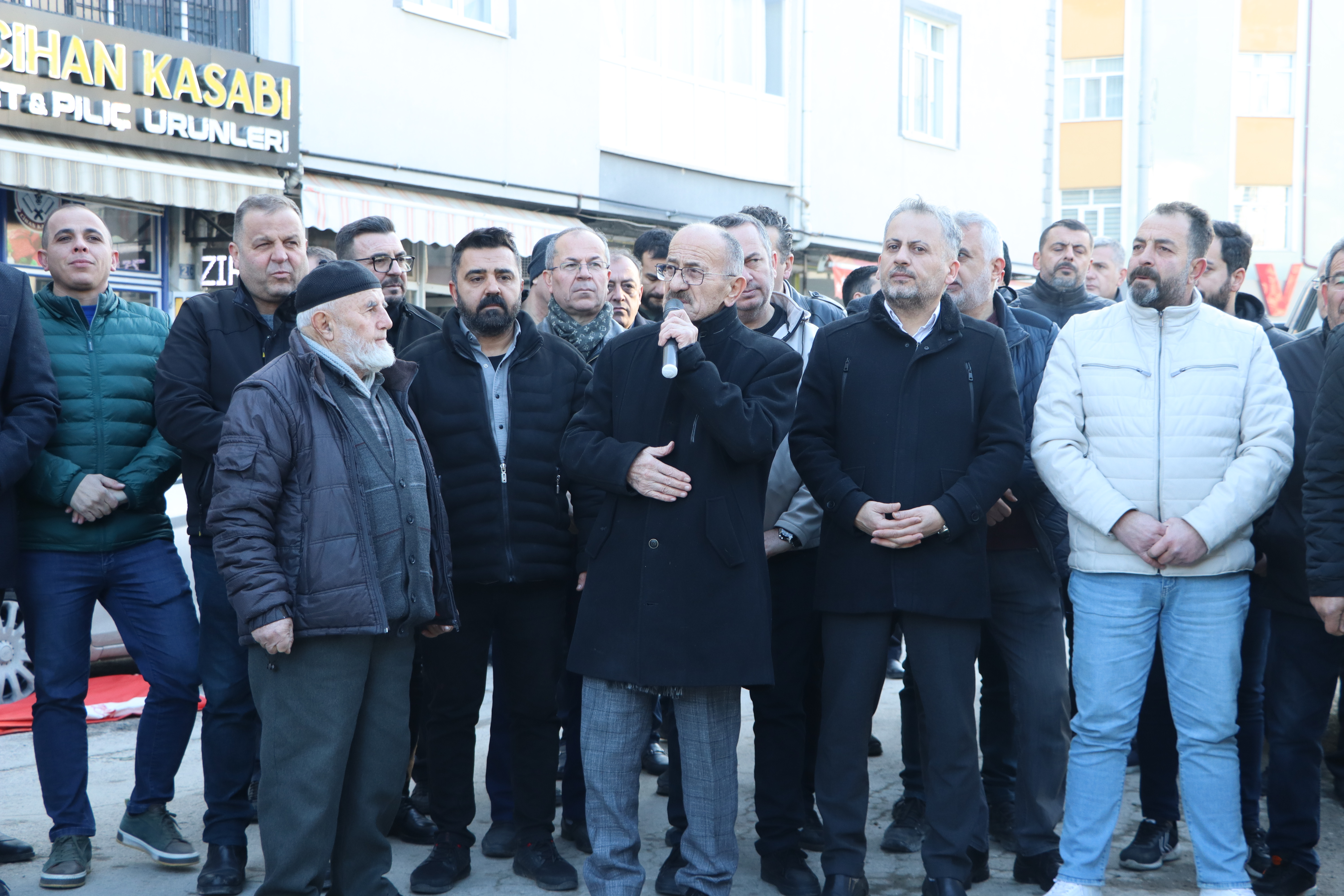 Beyşehir'deki 30 milyonluk kapalı pazar yeri hizmete açıldı