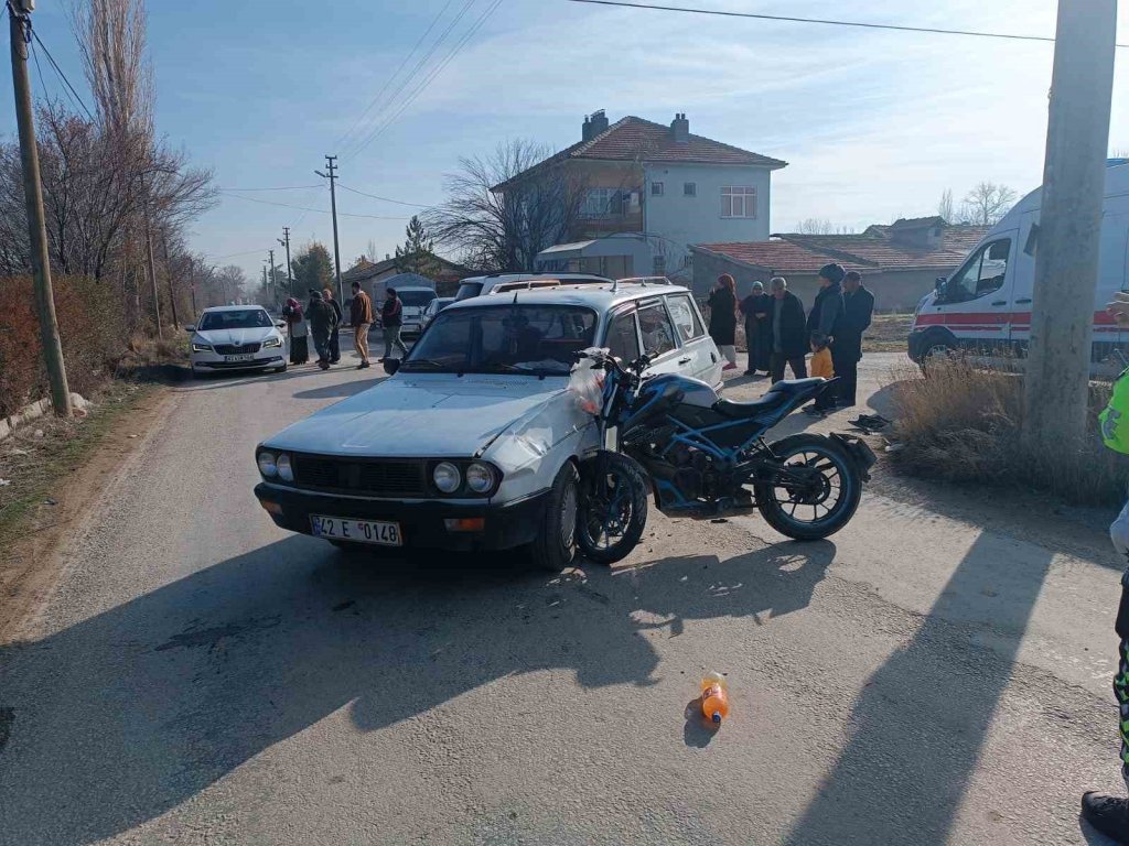 Konya’da motosiklet ile otomobil çarpıştı!