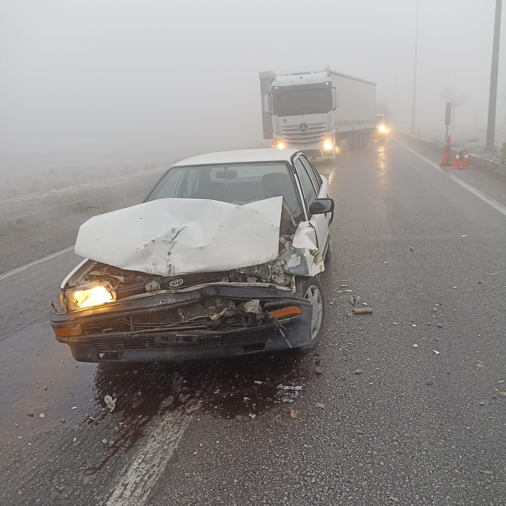 Konya'da otomobilin kamyonete çarpması sonucu 1 kişi yaralandı