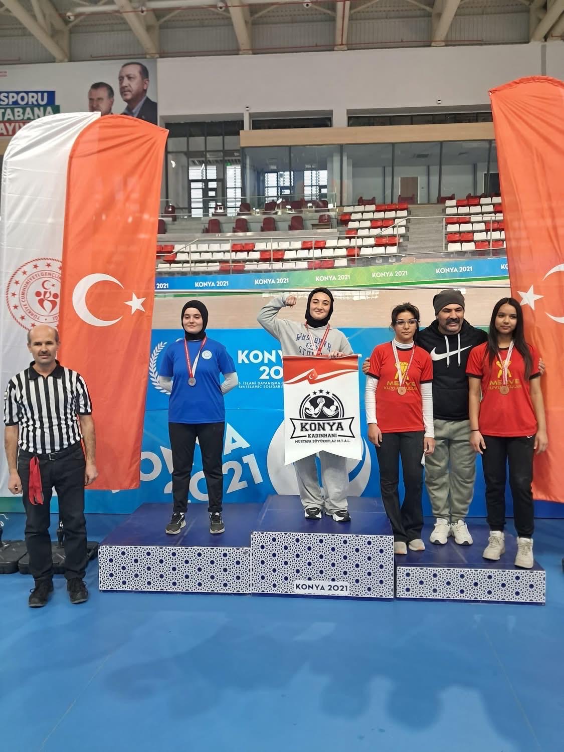 Konyalı 3 lise öğrencisi bilek güreşi müsabakalarında derece elde etti