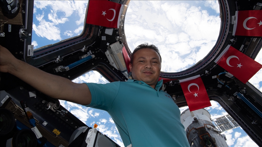 Türkiye'nin ilk astronotu Alper Gezeravcı'nın belgeseli yayınlanıyor