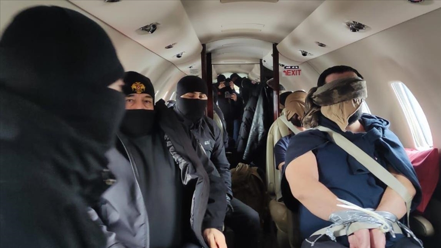 14 yıldır kırmızı bültenle aranan organize suç örgütü elebaşı Türkiye'ye getirildi