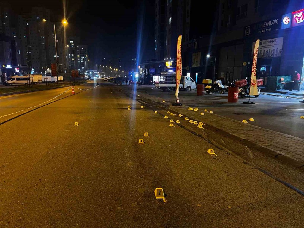 İş yerine silahlı saldırı: 3 kişi yaralandı