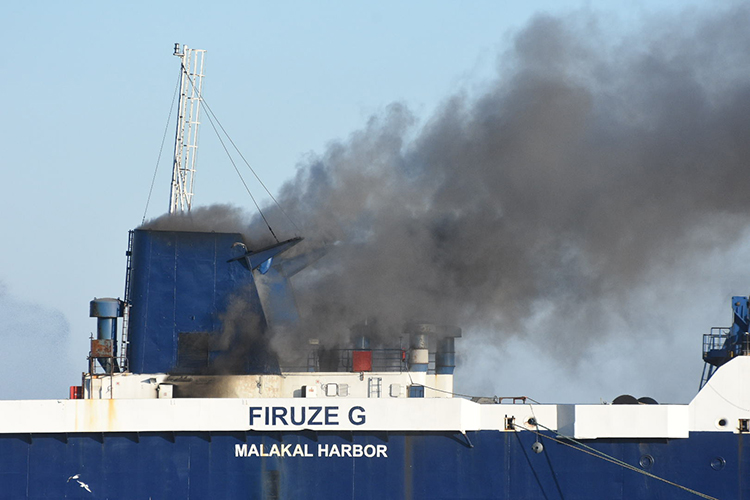 Samsun Limanı'nda kuru yük gemisinde yangın