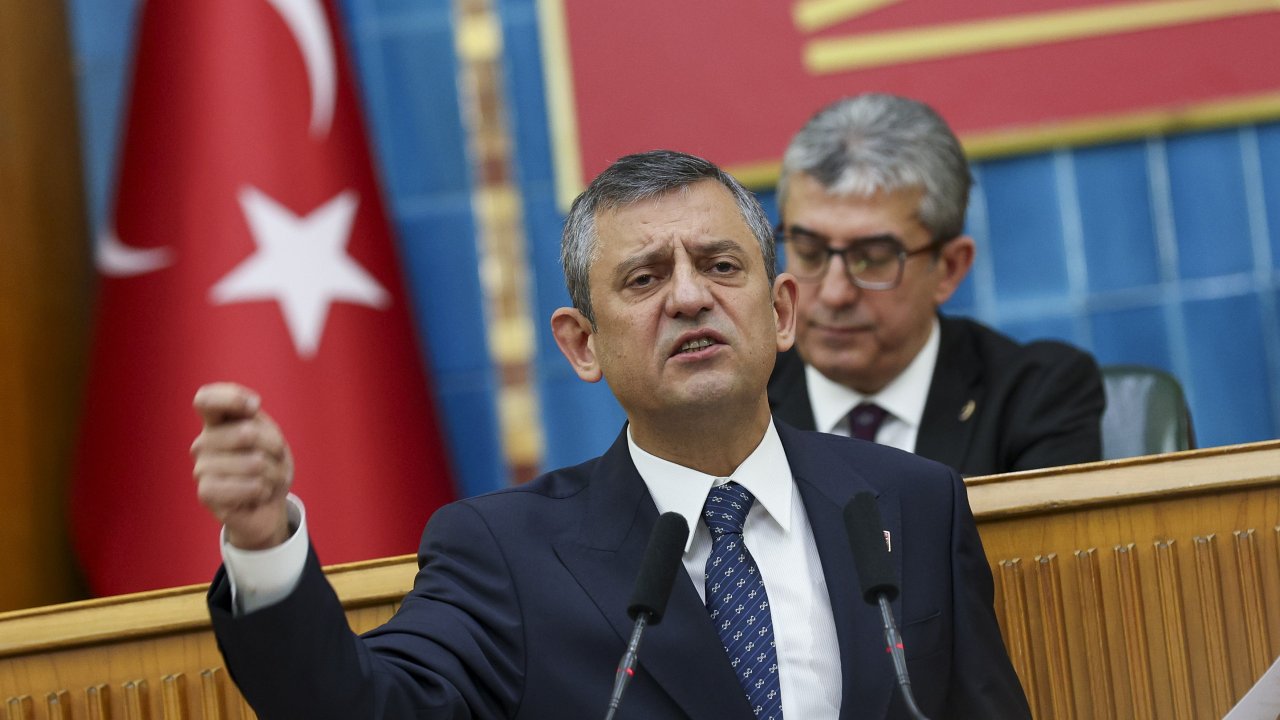 "Adayımız hazır" diyen CHP Genel Başkanı Özel: "Aday belirleme sürecini başlatıyoruz"