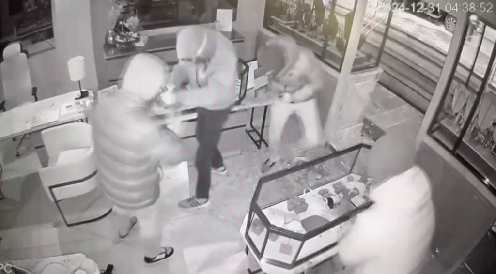4 milyon liralık kuyumcu hırsızlığı kamerada