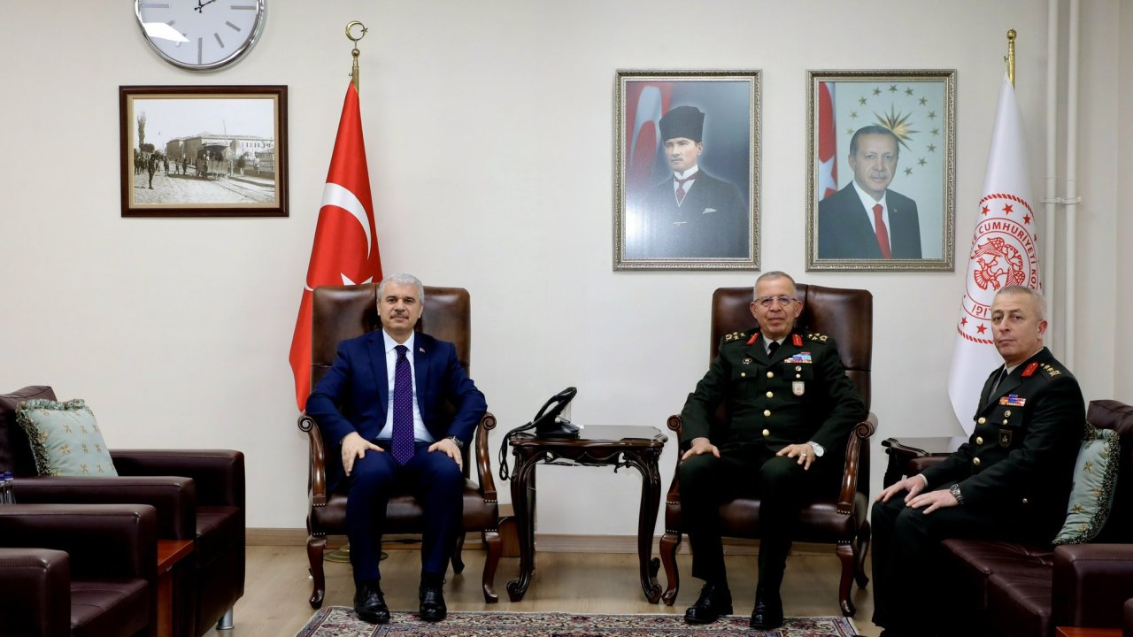 EDOK Komutanı Topaloğlu Vali Akın’ı ziyaret etti