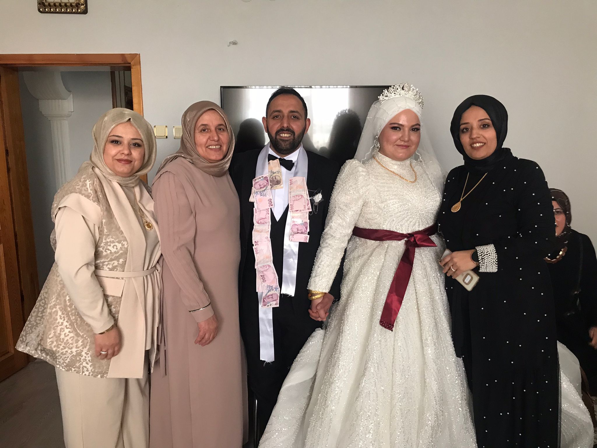 Zehra Çobanoğlu oğlunu evlendirdi