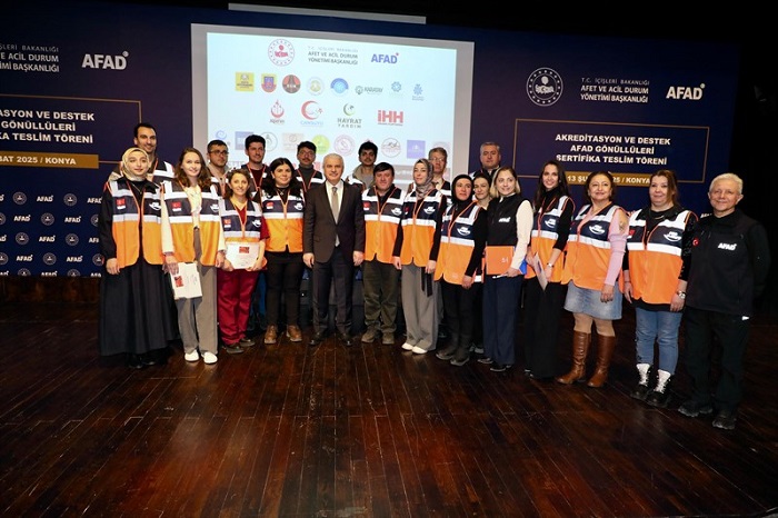 Konya'da akreditasyon ve destek AFAD gönüllülerinin gurur günü: Sertifikalarını aldılar