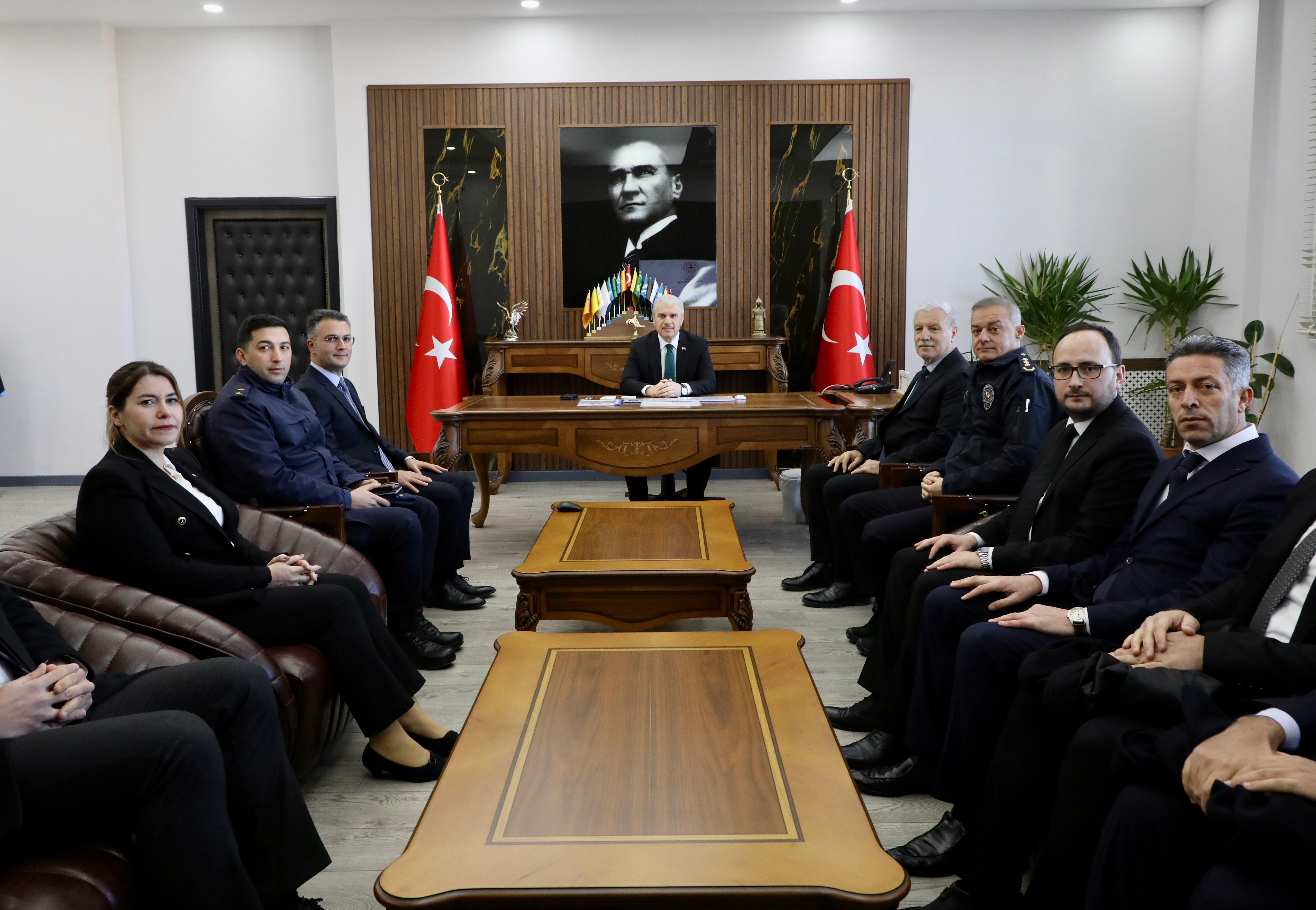 Vali Akın'dan Kulu'da ziyaretler: Muhtarların taleplerini dinledi, esnafla buluştu