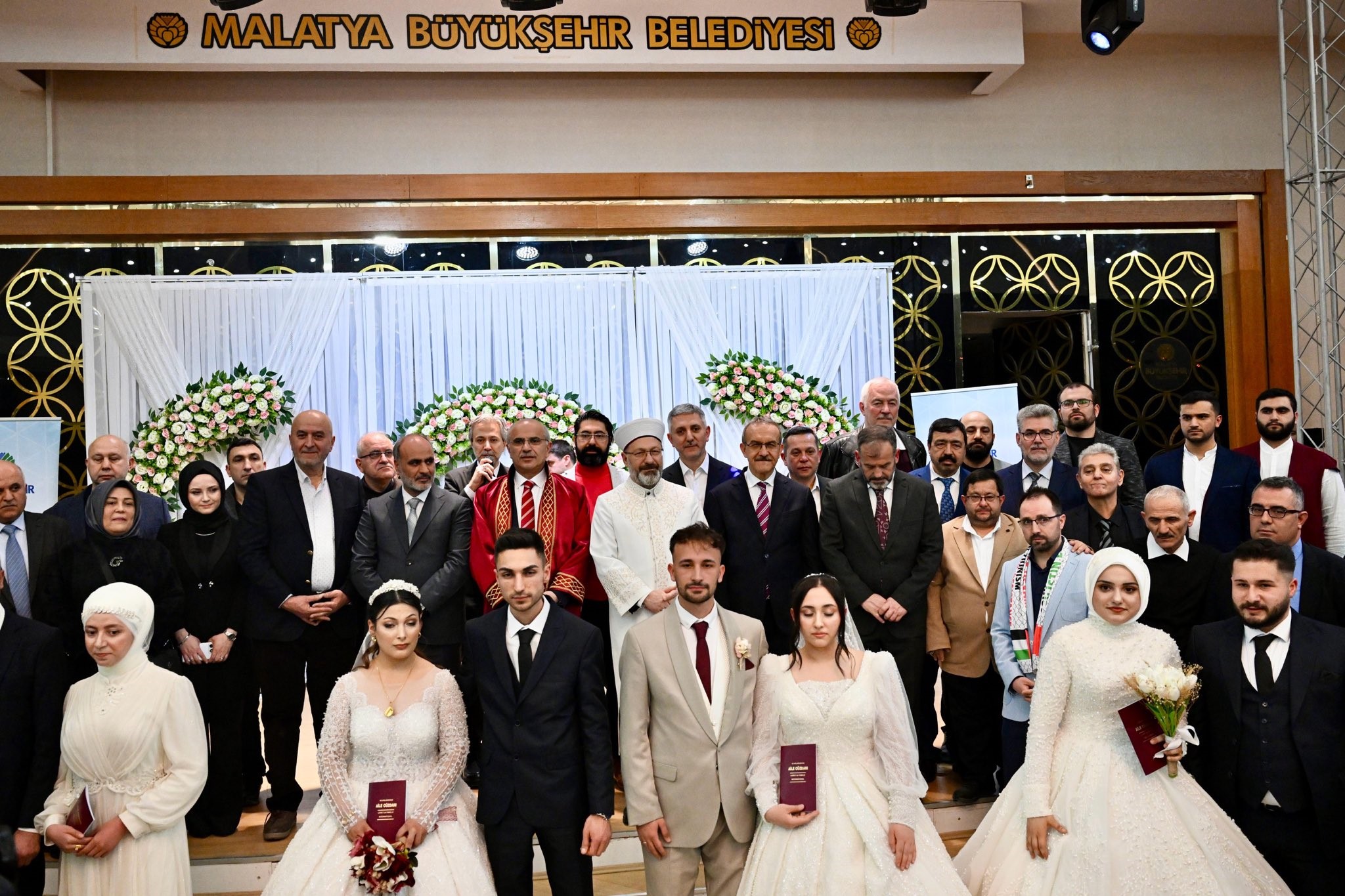 Konya'nın desteğiyle 100 çift için toplu nikah töreni düzenlendi