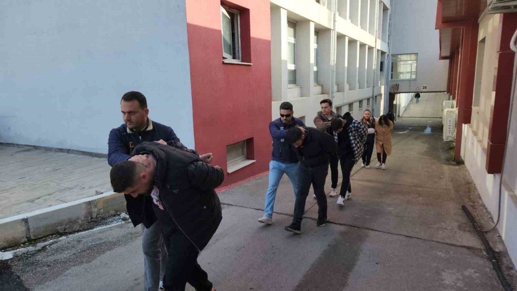 Adana'da "Sazan Sarmalı" dolandırıcılığı: 72 yaşındaki emekli 690 bin tl kaybetti