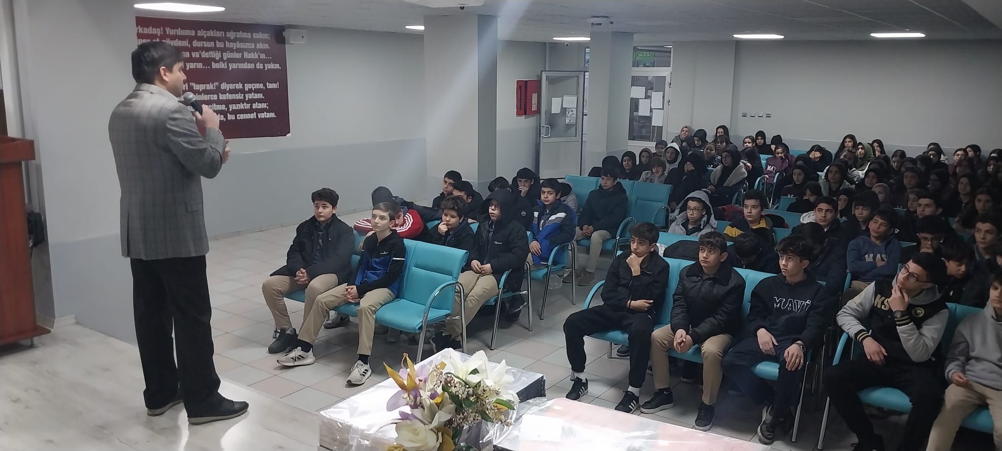 Mehmet Ali İnan, öğrencilerle peygamberimizin hayatını konuştu