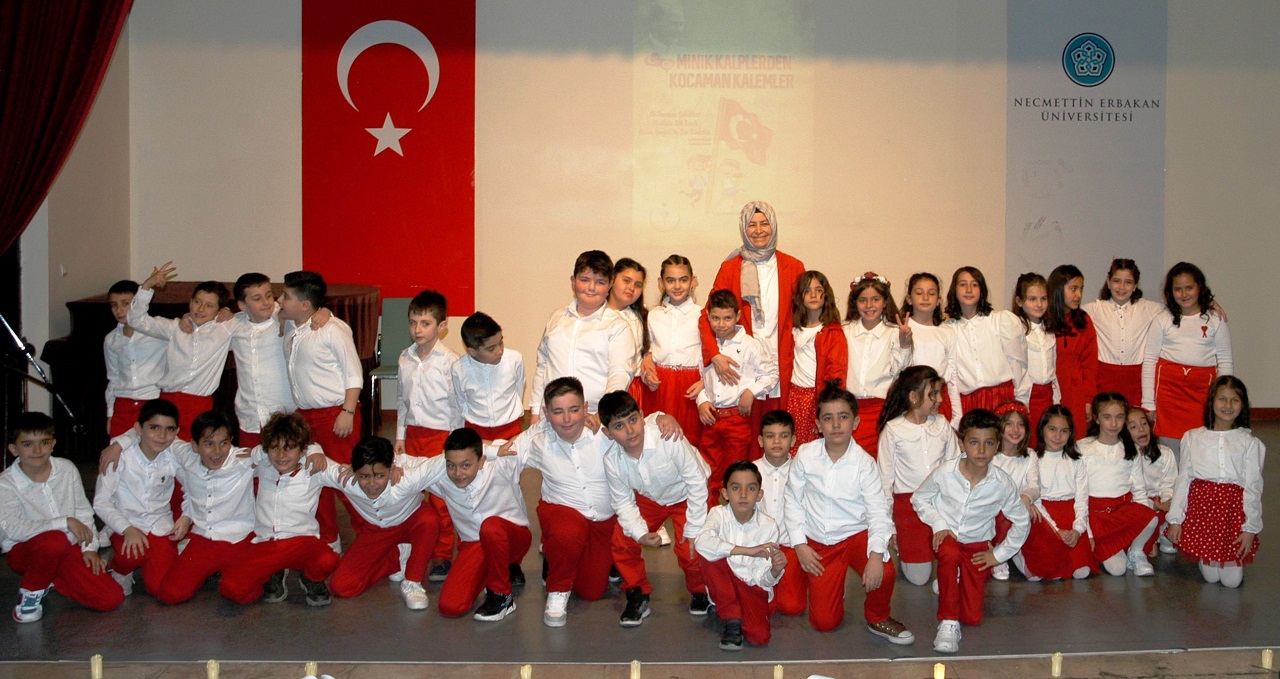 Meram 15 Temmuz Şehitleri İlkokulu’nda “Minik Kalplerden Kocaman Kalemler” şiir kitabı tanıtıldı