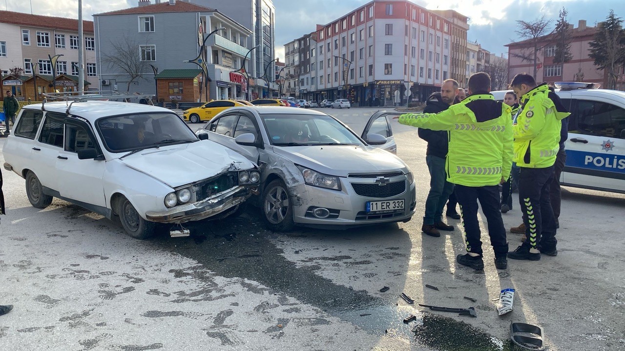 Konya'da trafik kazası: 2 yaralı