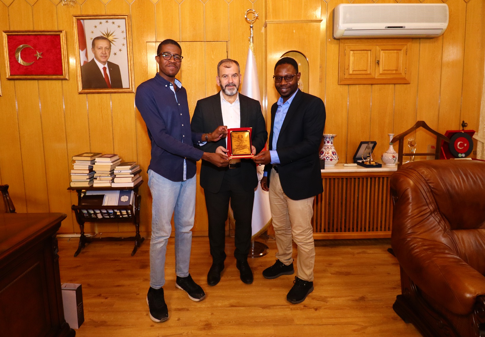 Sudanlı öğrencilerden İl Müftüsü Öge’ye ziyaret