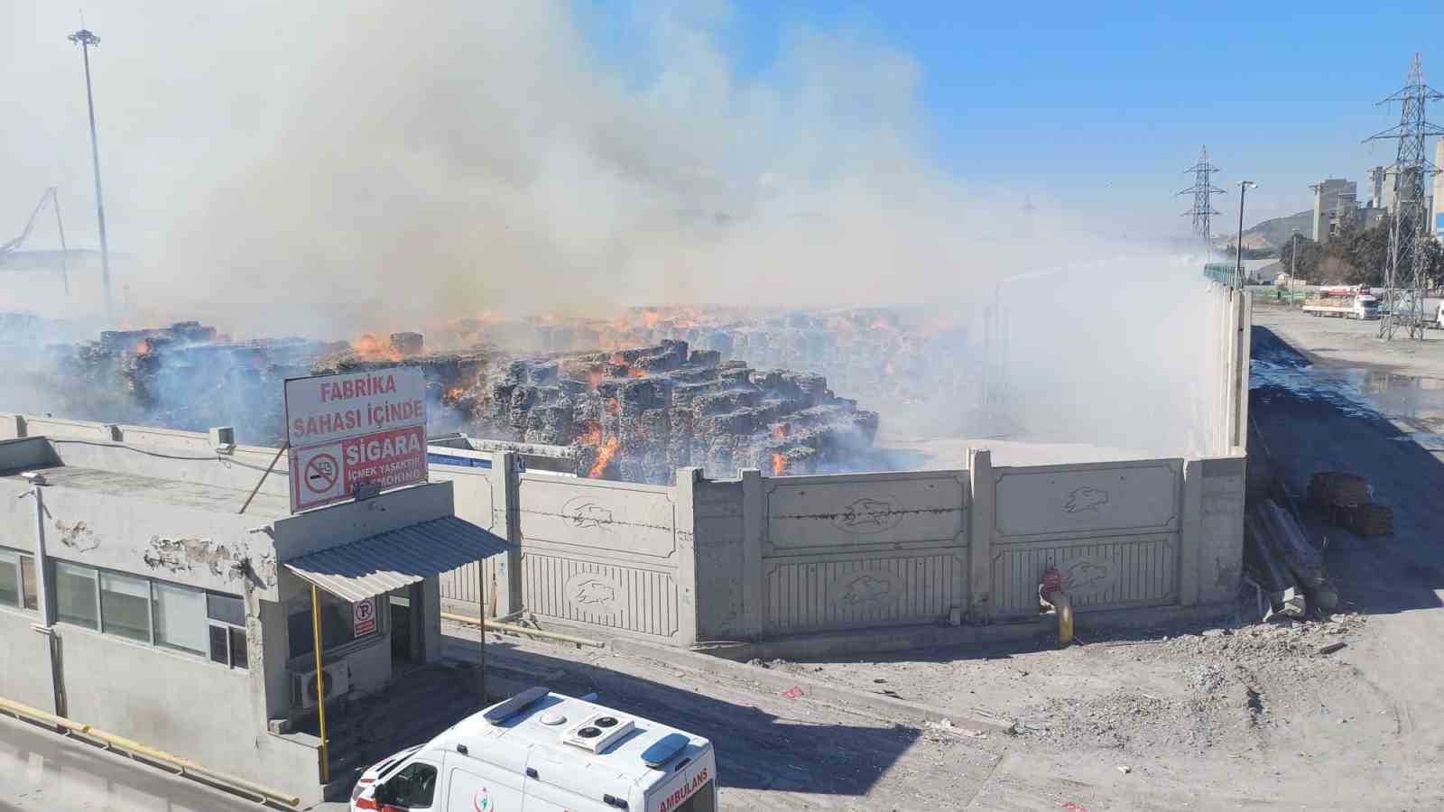 Kağıt fabrikasında yangın çıktı