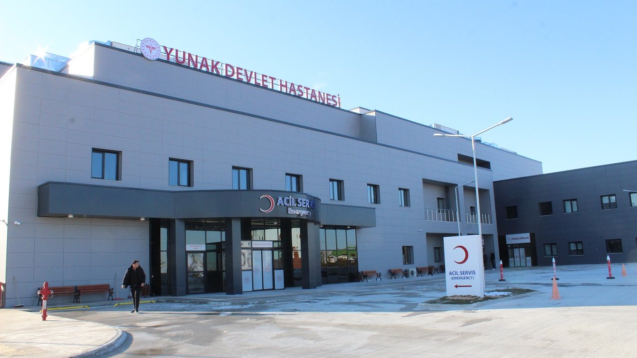 Yunak Devlet Hastanesi yeni binasında hizmete başladı