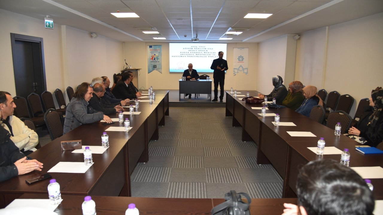Konya’da 'Anadolu Mektebi Ortaokul Müdürleri ve Danışman Öğretmenler' toplantısı gerçekleştirildi