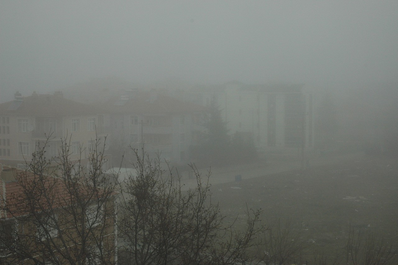 Kulu'da yoğun sis: Görüş mesafesi 20 metreye düştü