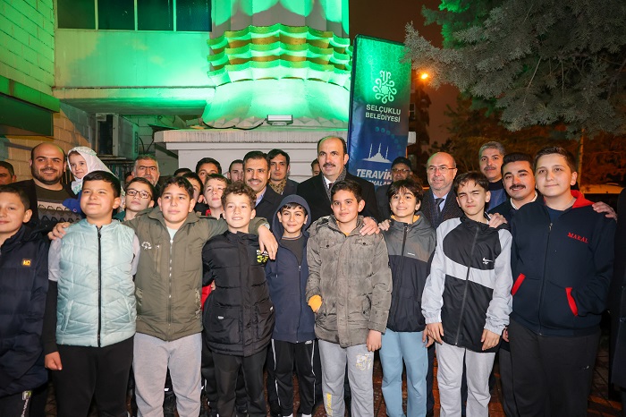 Teravih sonrası Ramazan bereketini Konyalılarla yaşadılar