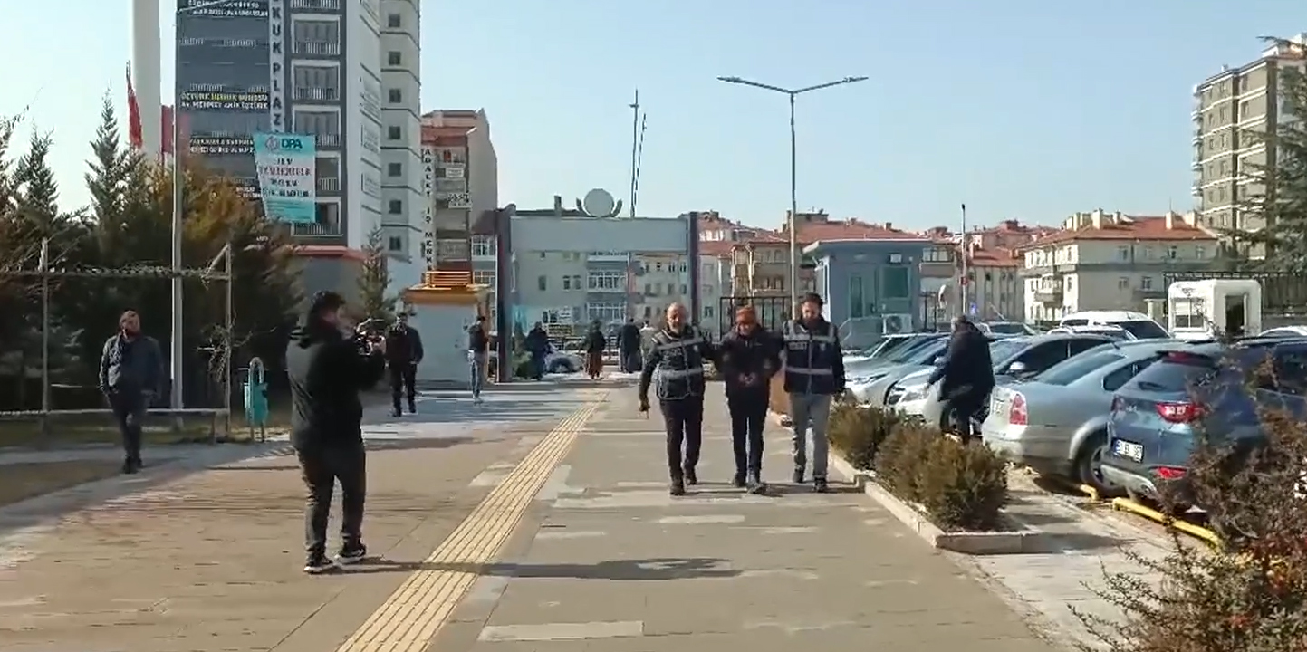 Beyin cerrahını bıçaklayan şüpheli: "Bana yapay zeka yerleştirdi"