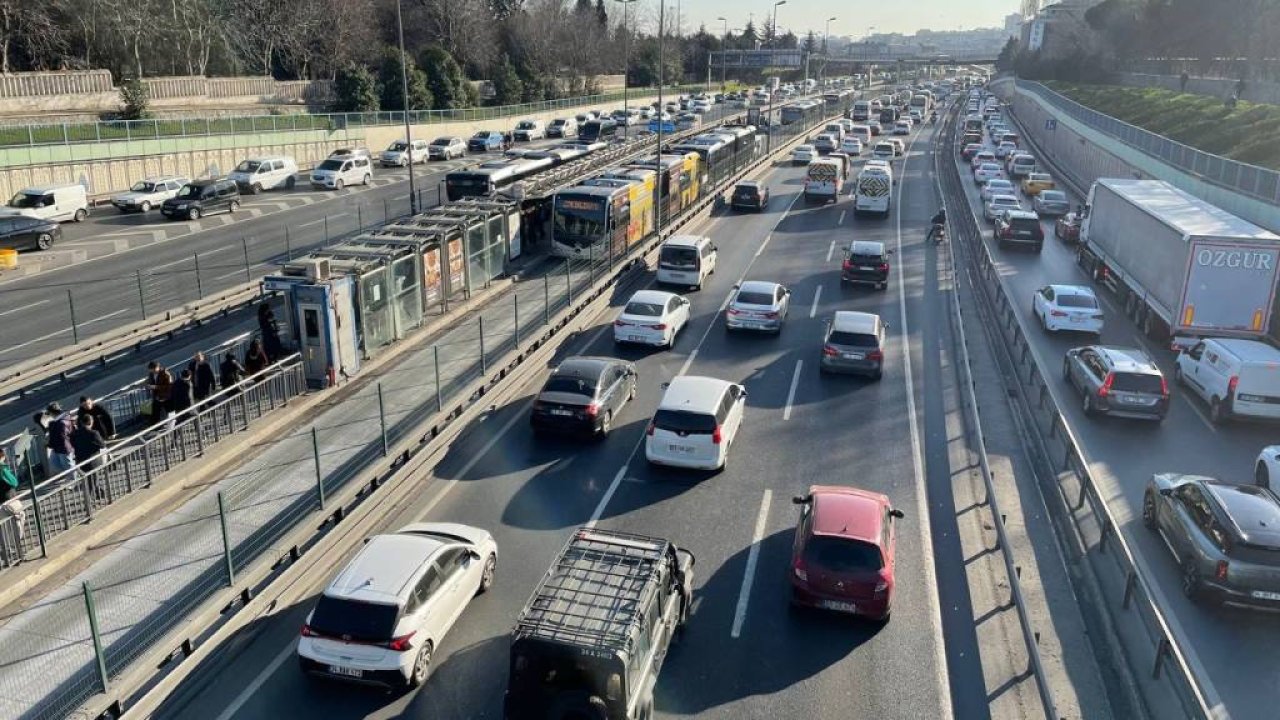 İstanbul'da akşam saatlerinde trafik yoğunluğu yüzde 80'e ulaştı