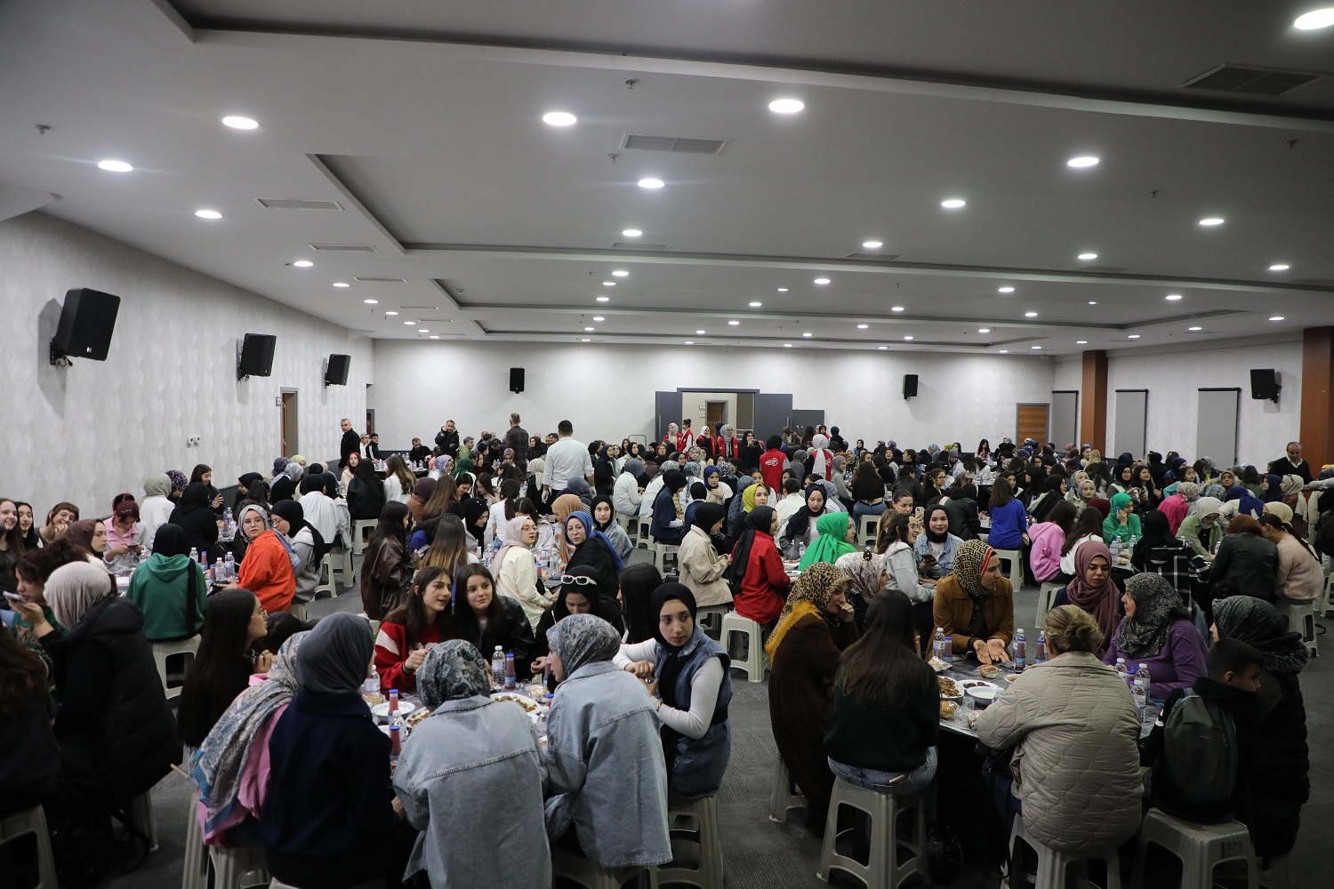 Konya'da öğrenciler Karatay Gençlik Meclisi’nin geleneksel iftarında buluştu!