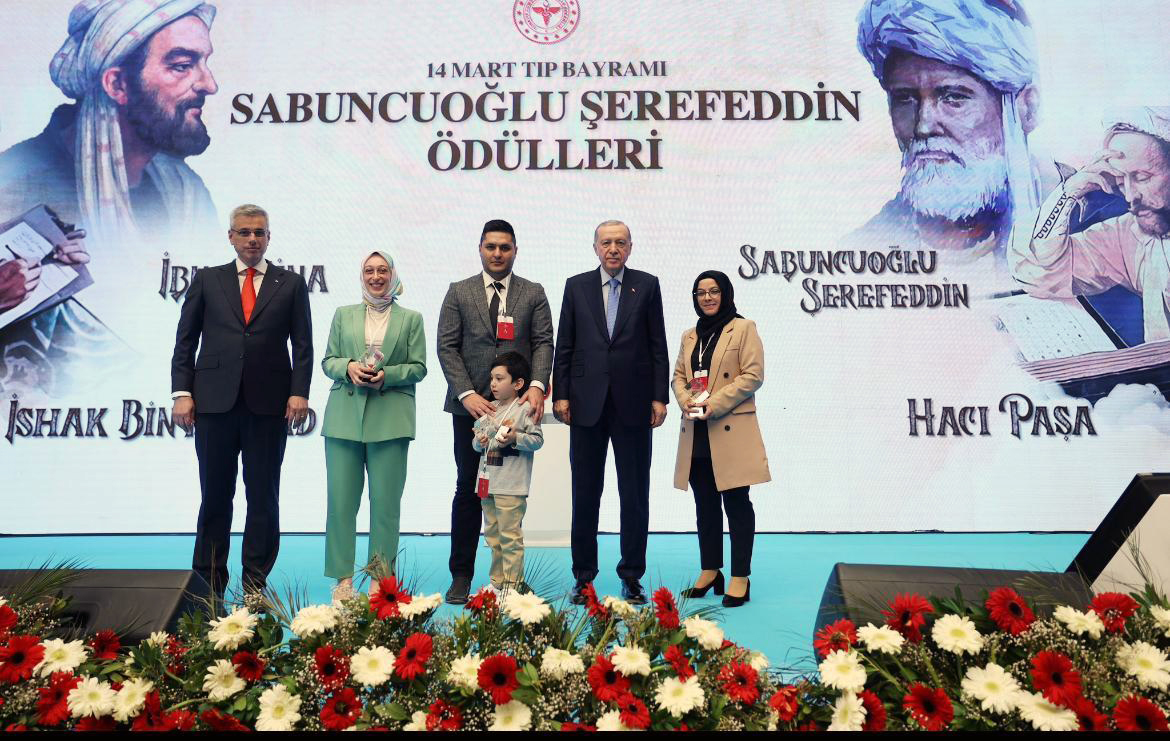 Cumhurbaşkanı Erdoğan'dan Konyalı sağlık çalışanına plaket