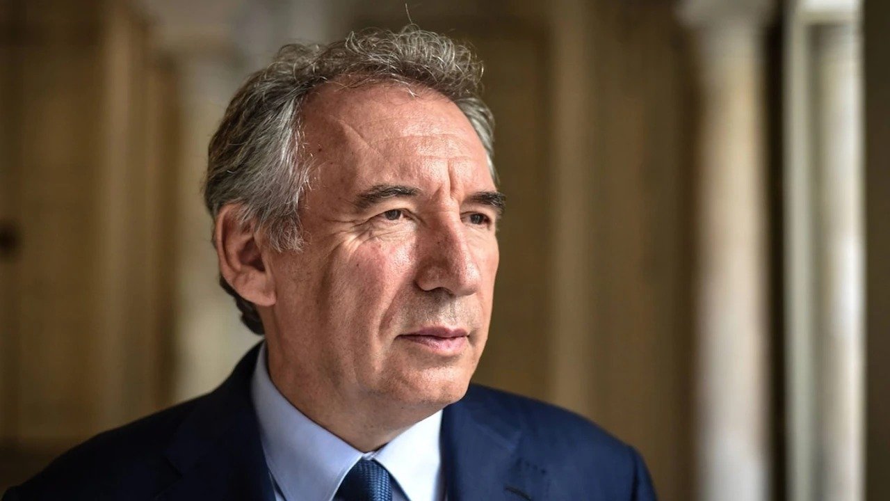 Fransa Başbakanı Bayrou, hükümetin yargı kararını eleştirme hakkı olmadığını belirtti