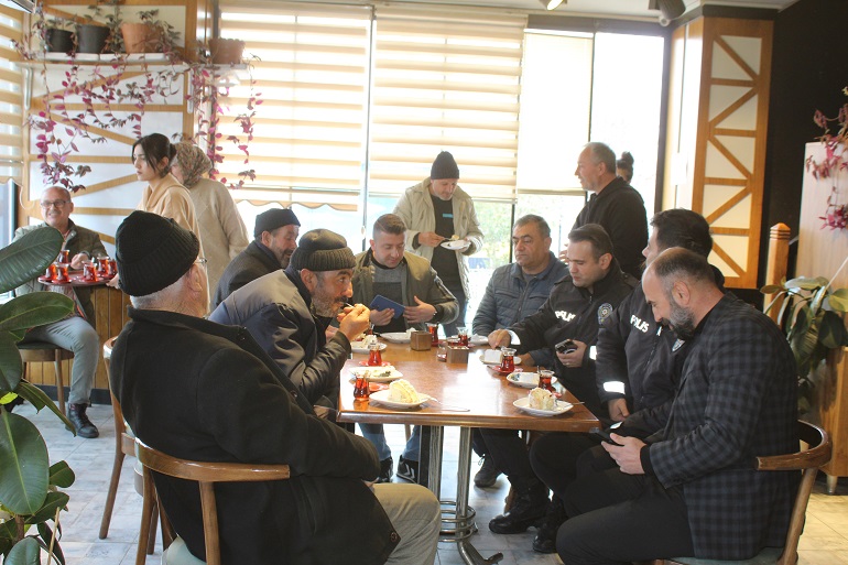 Konya'da kavga ihbarına giden polislere sürpriz kutlama