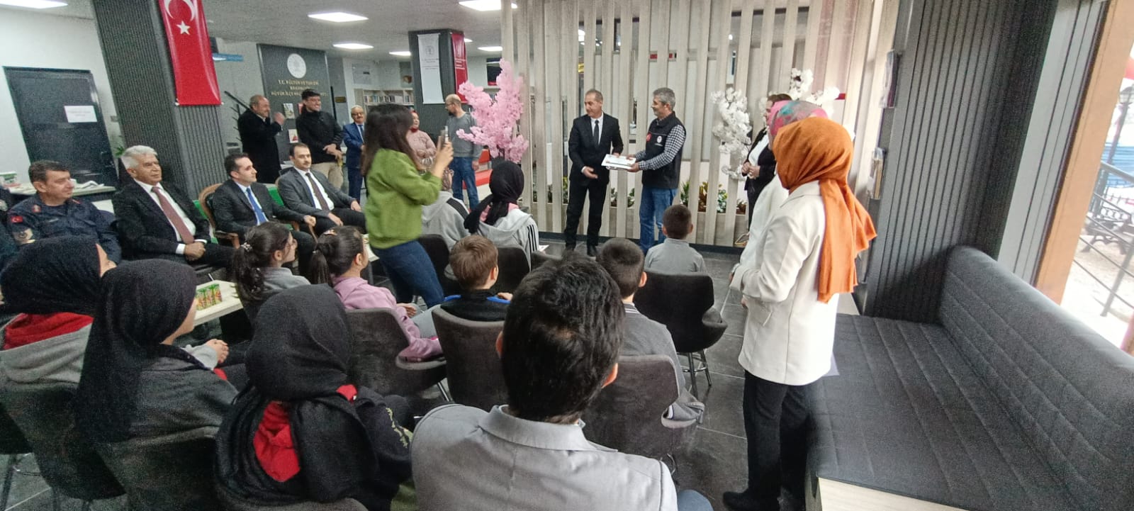 Hüyük'te kitap okuyanlar ödüllendirildi