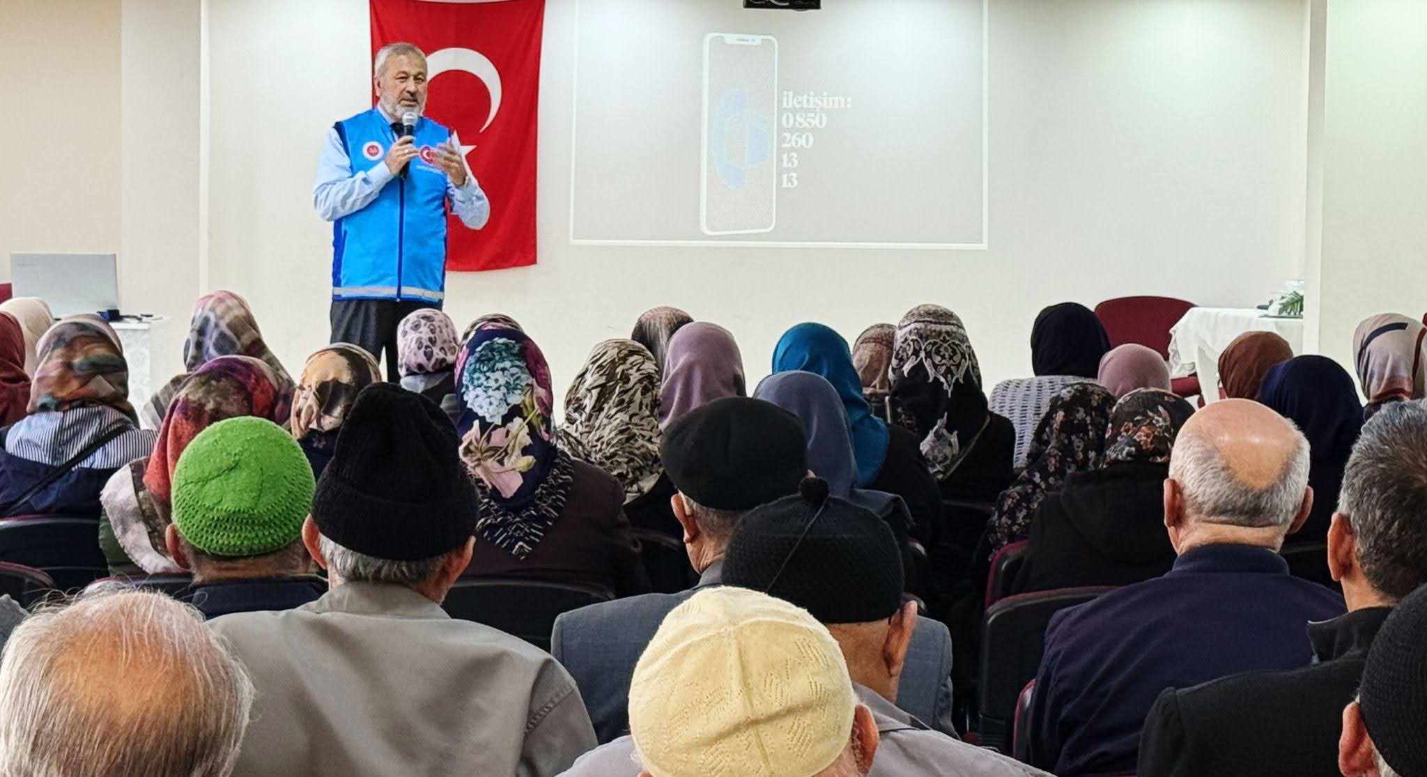 Konya'da hacı adaylarına seminer düzenlendi