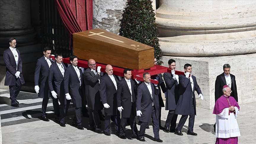 Vatikan'da Papa Franciscus için cenaze töreni düzenleniyor