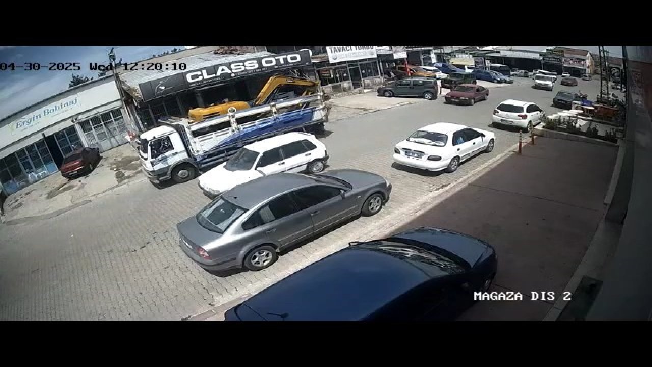 Freni boşalan kamyon geri kaçtı, 4 araca çarparak durabildi