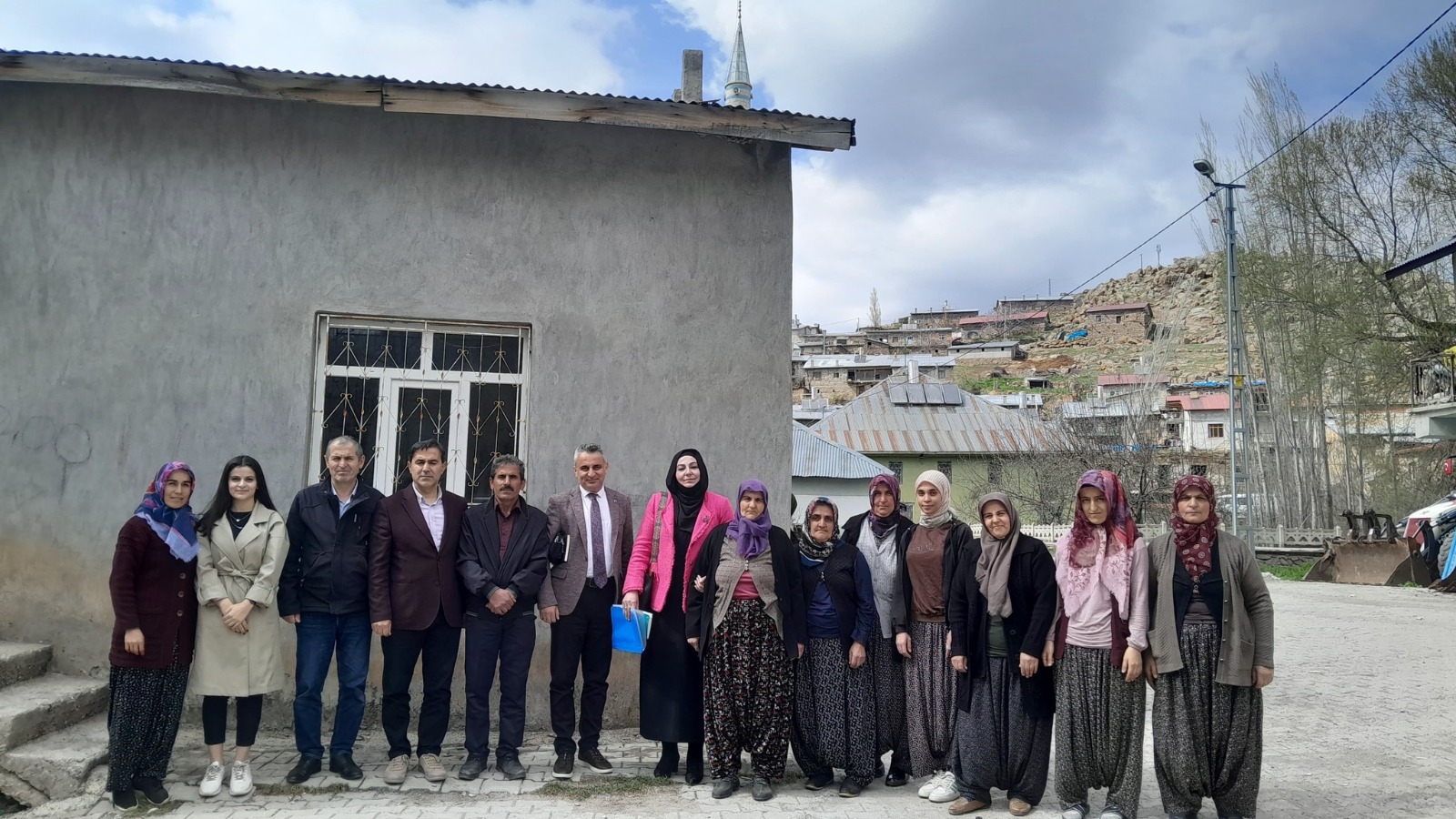 Konya'nın ilçesine halı dokuma kursu açıldı